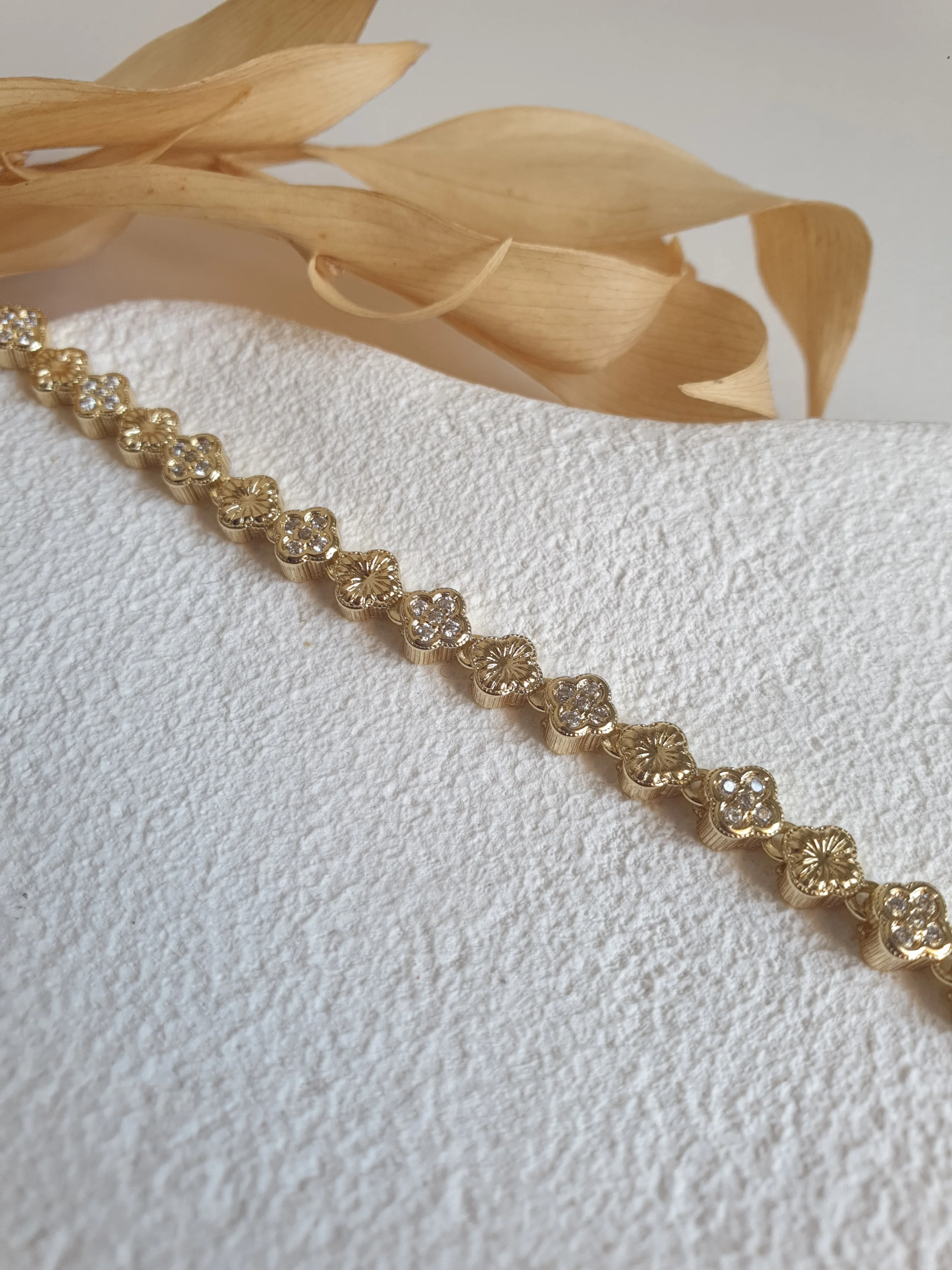 14K Gold Sıra Yonca Bileklik