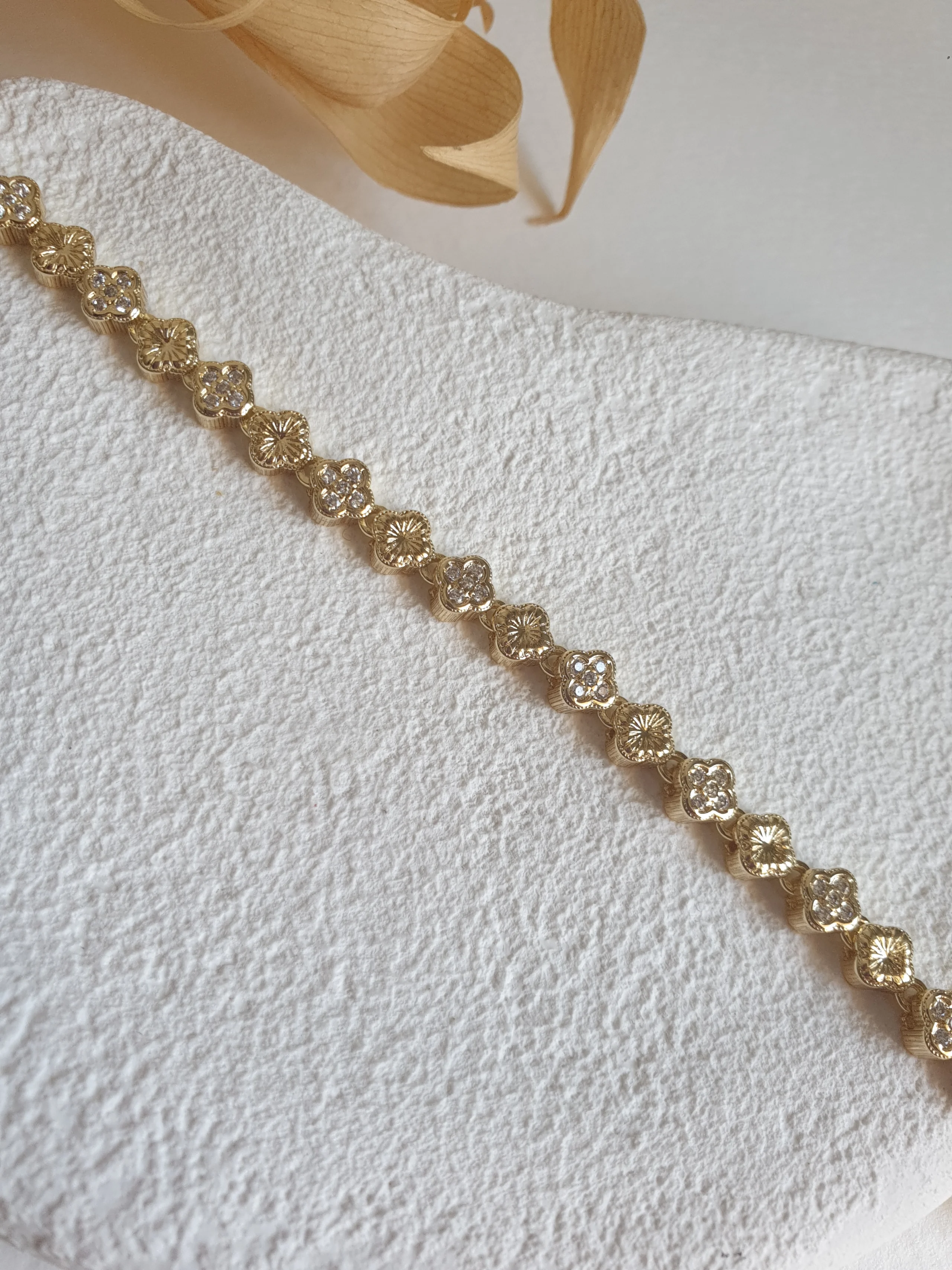 14K Gold Sıra Yonca Bileklik