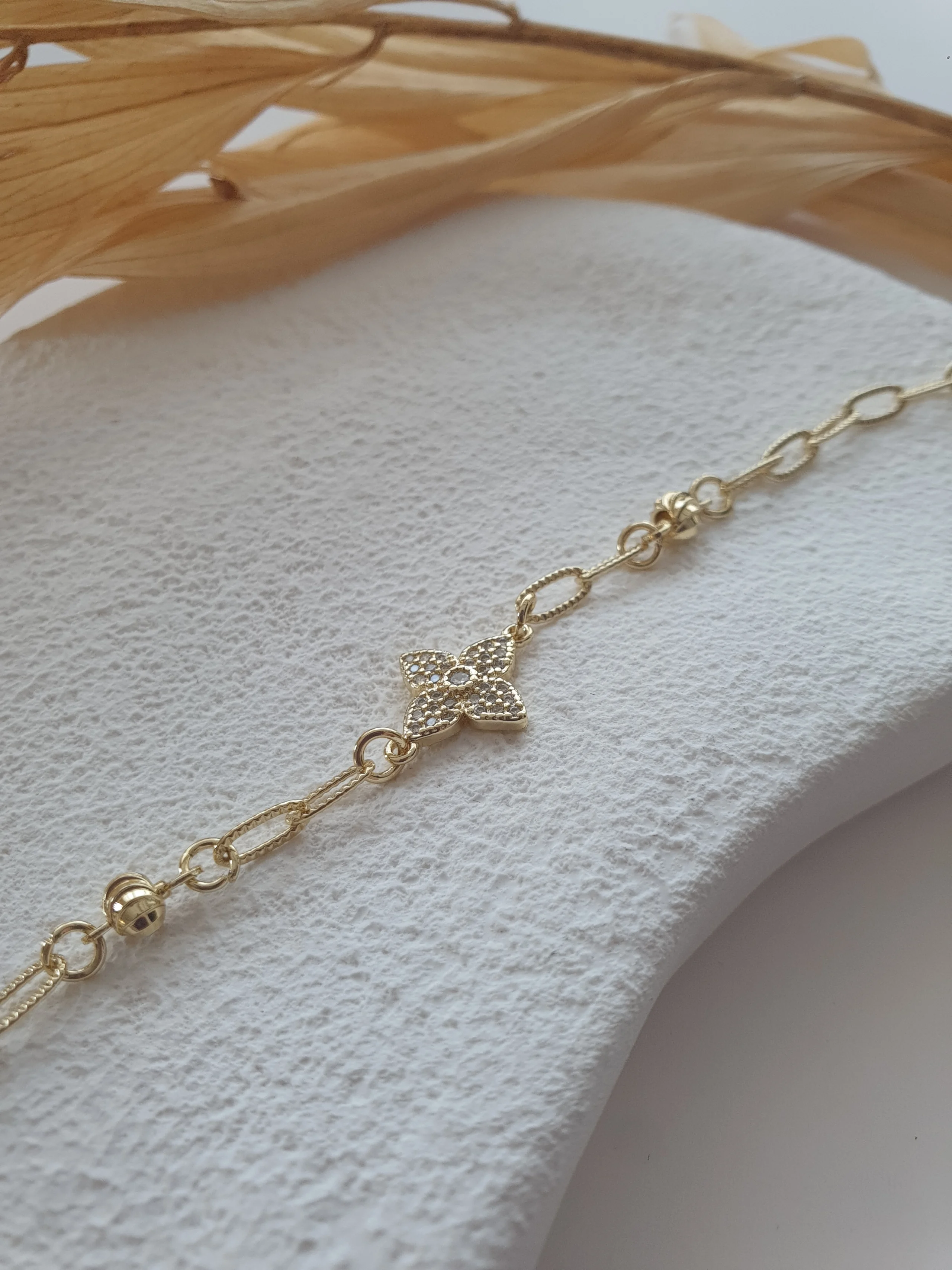 14K Gold Taşlı Yonca Bileklik