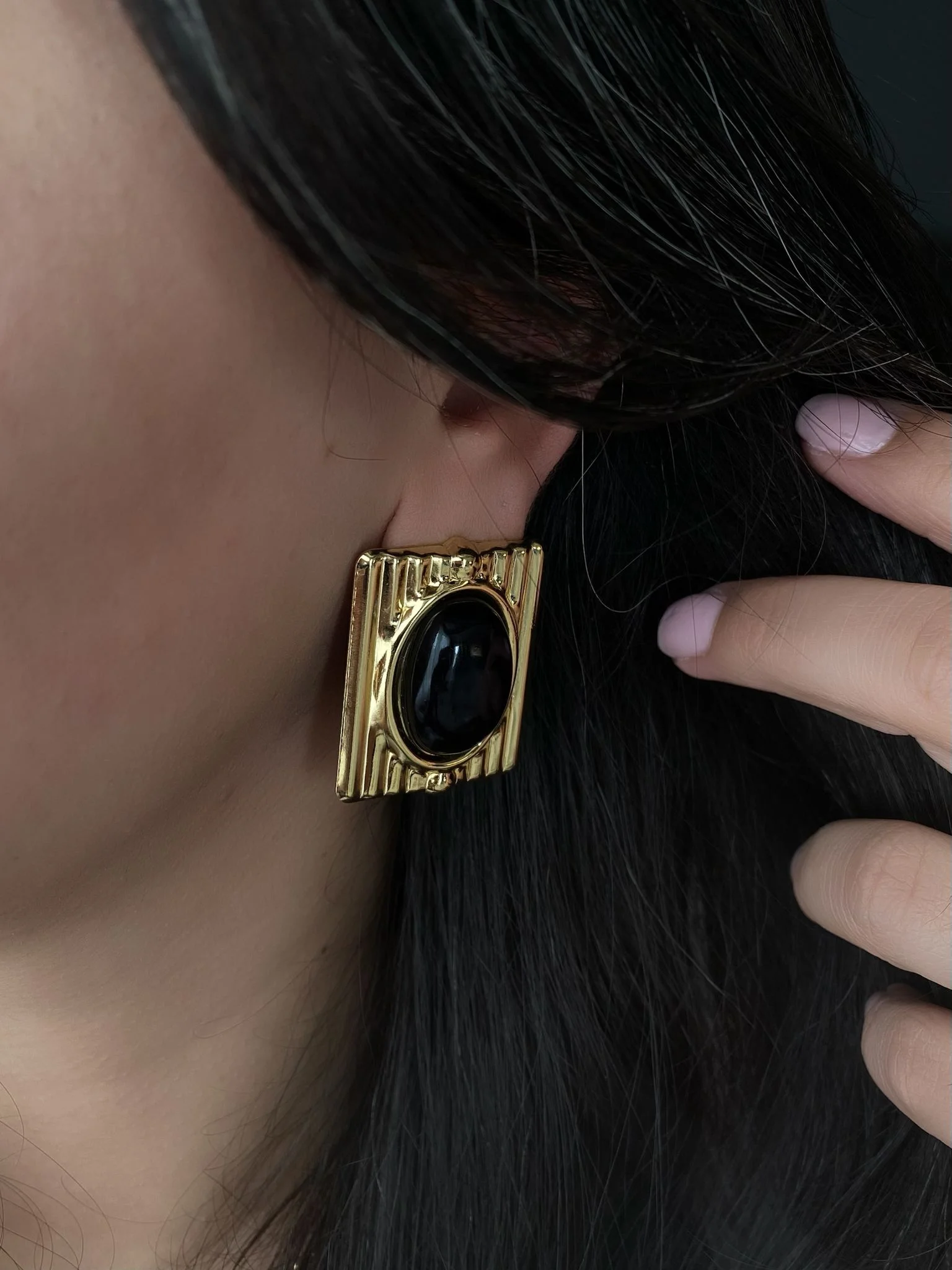 Gold Plaka Siyah Küpe