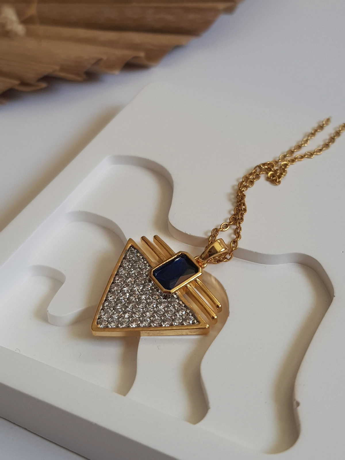 Gold Zirkon Mavi Taşlı Madalyon Kolye