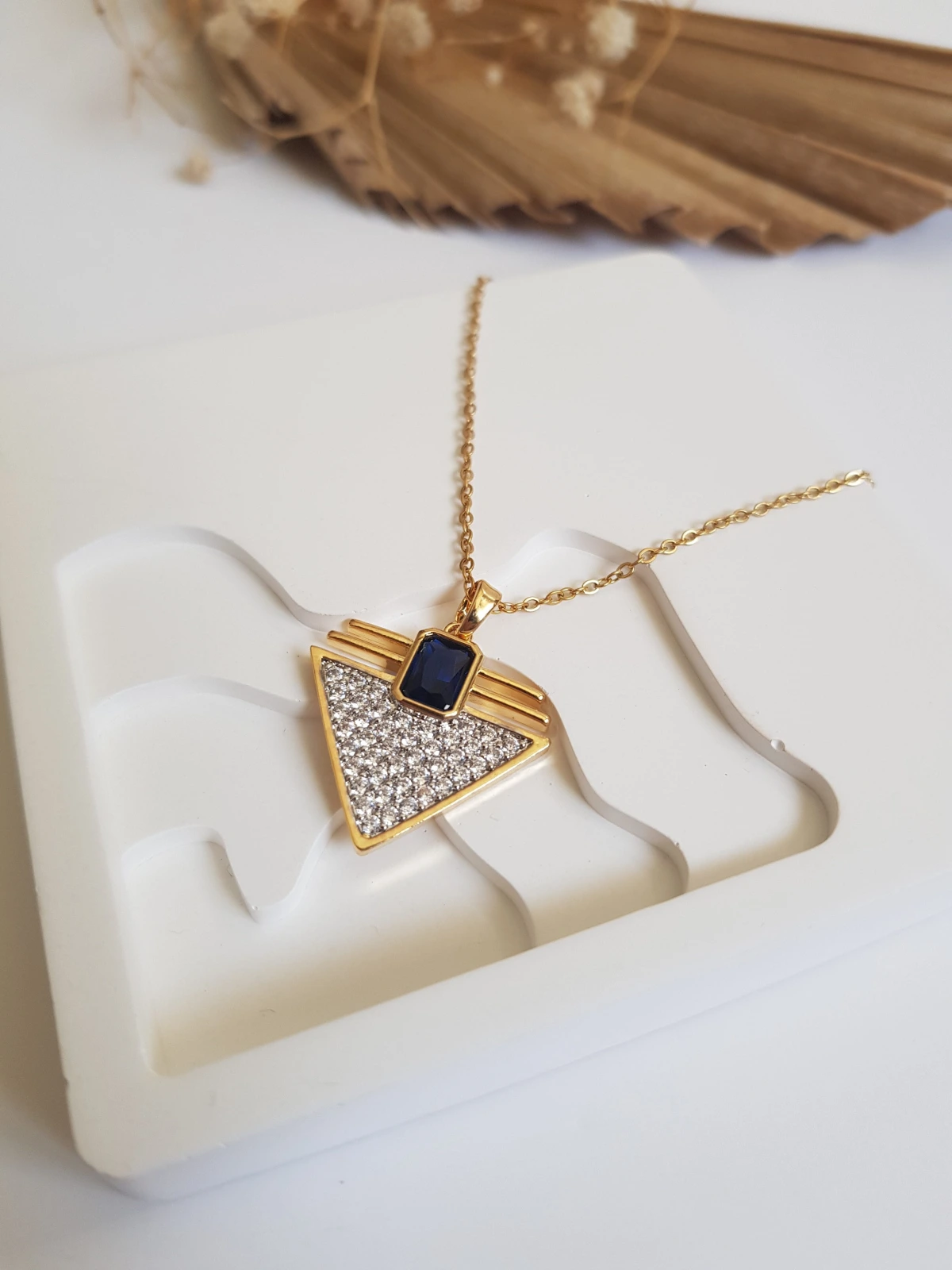 Gold Zirkon Mavi Taşlı Madalyon Kolye