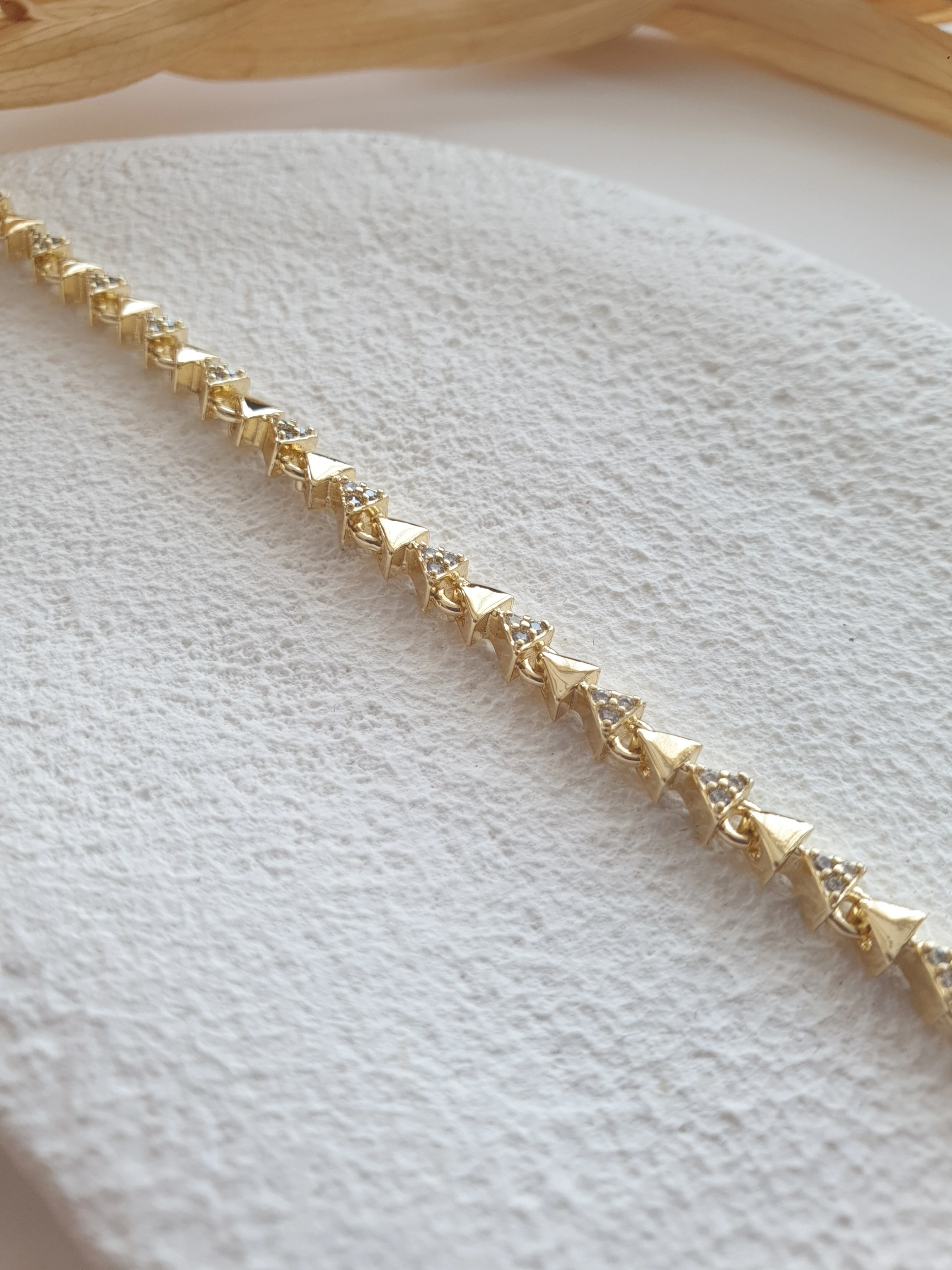 14K Mini Sıra Üçgen Bileklik