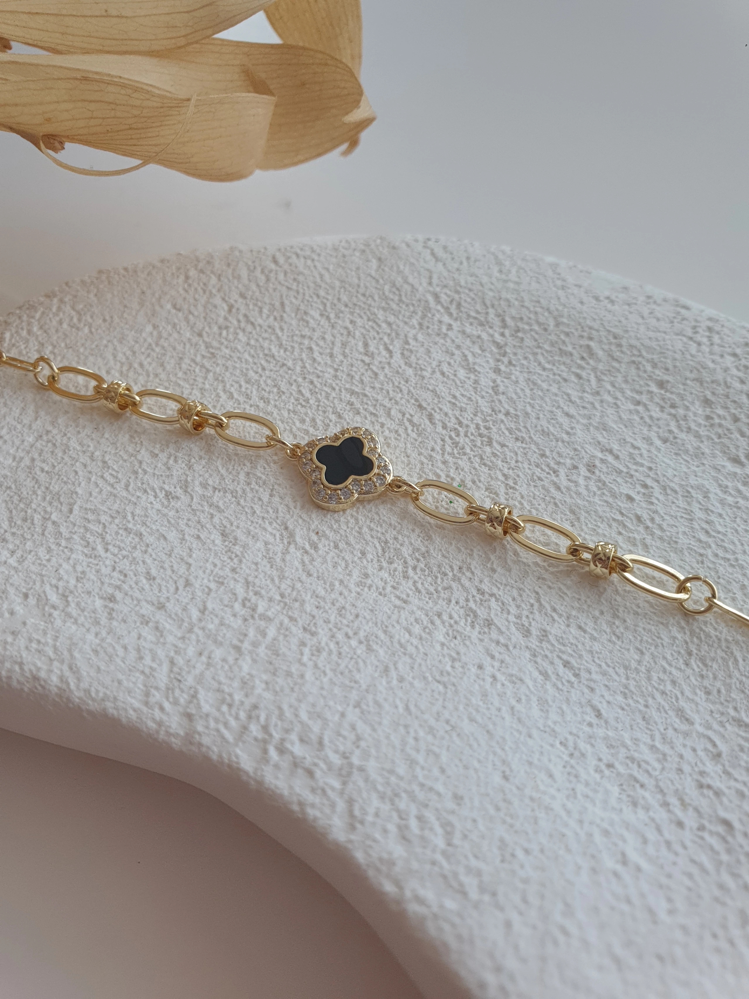 14K Minimal Siyah Yonca Bileklik