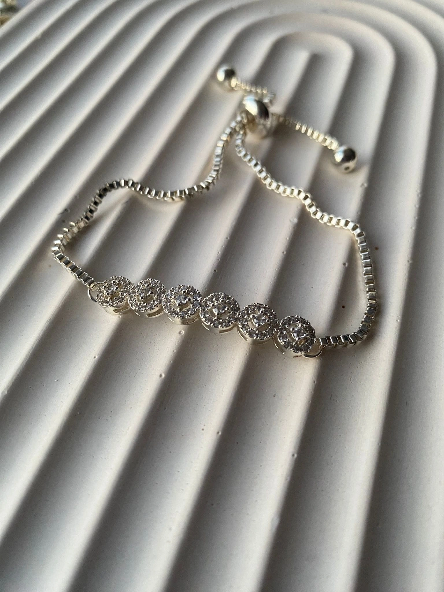 JOC Silver Yuvarlak Taşlı Bileklik