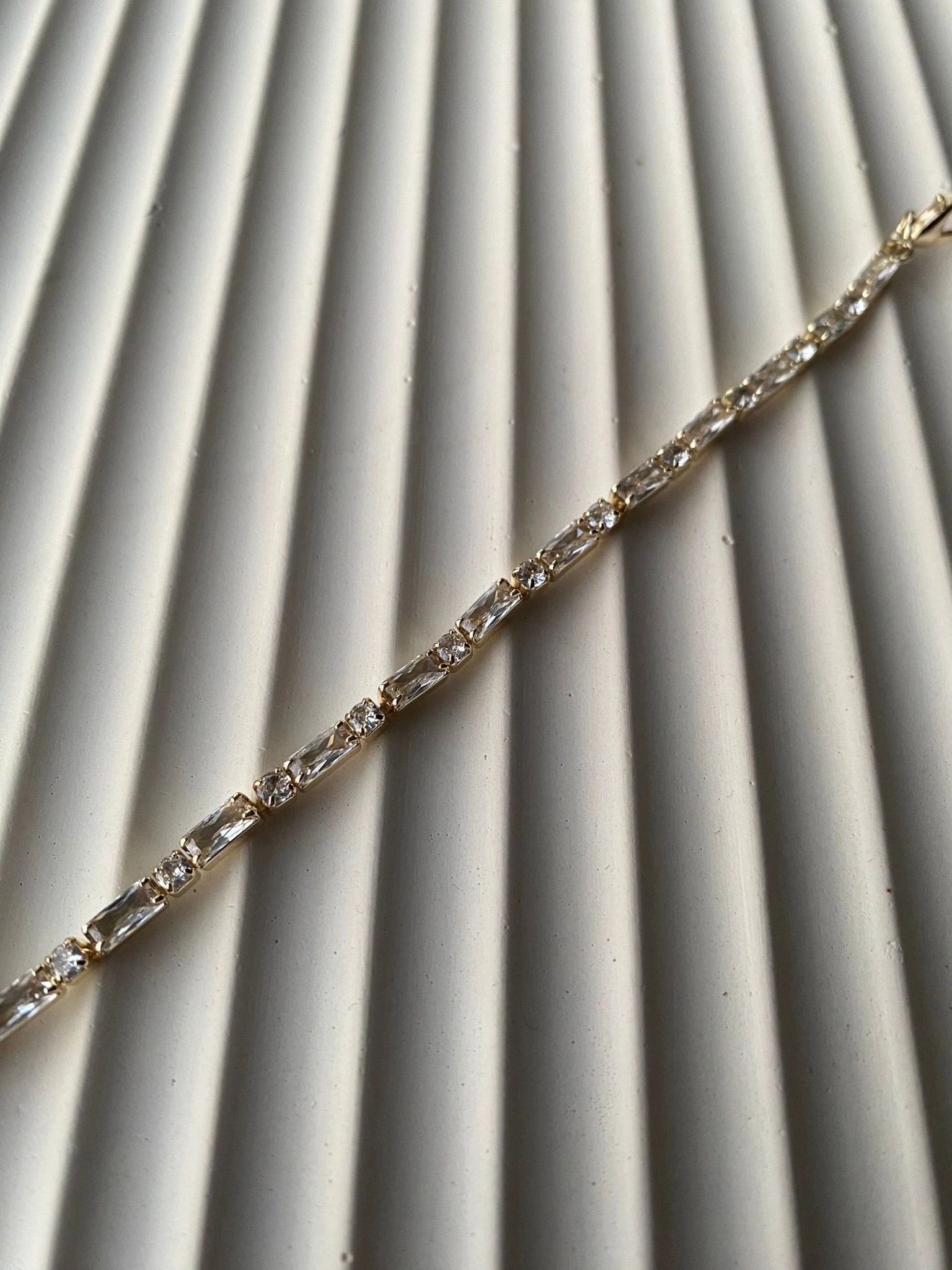 JOC Gold Taşlı İnce Bileklik