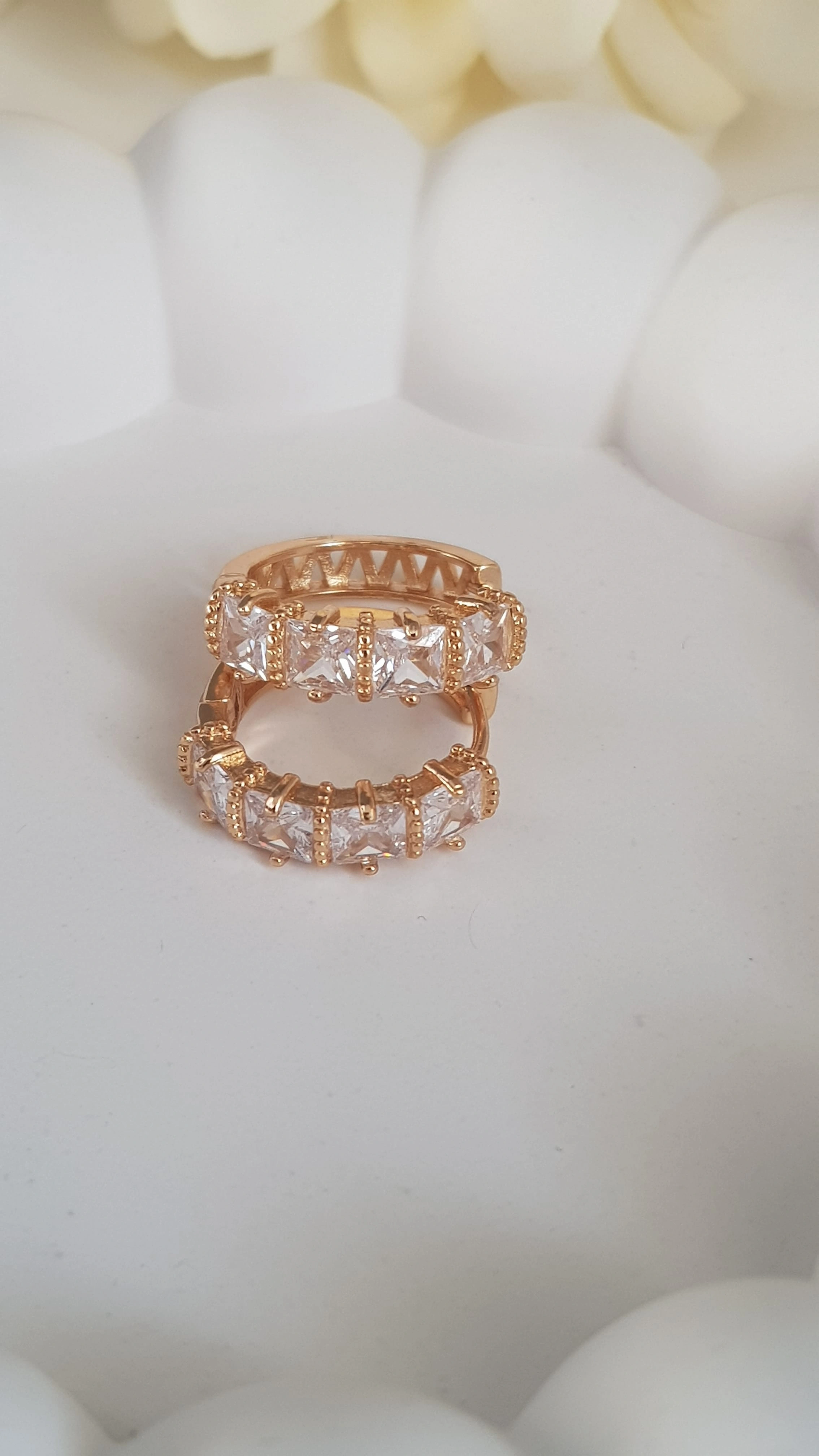 JOC Gold Taşlı Çelik Küpe