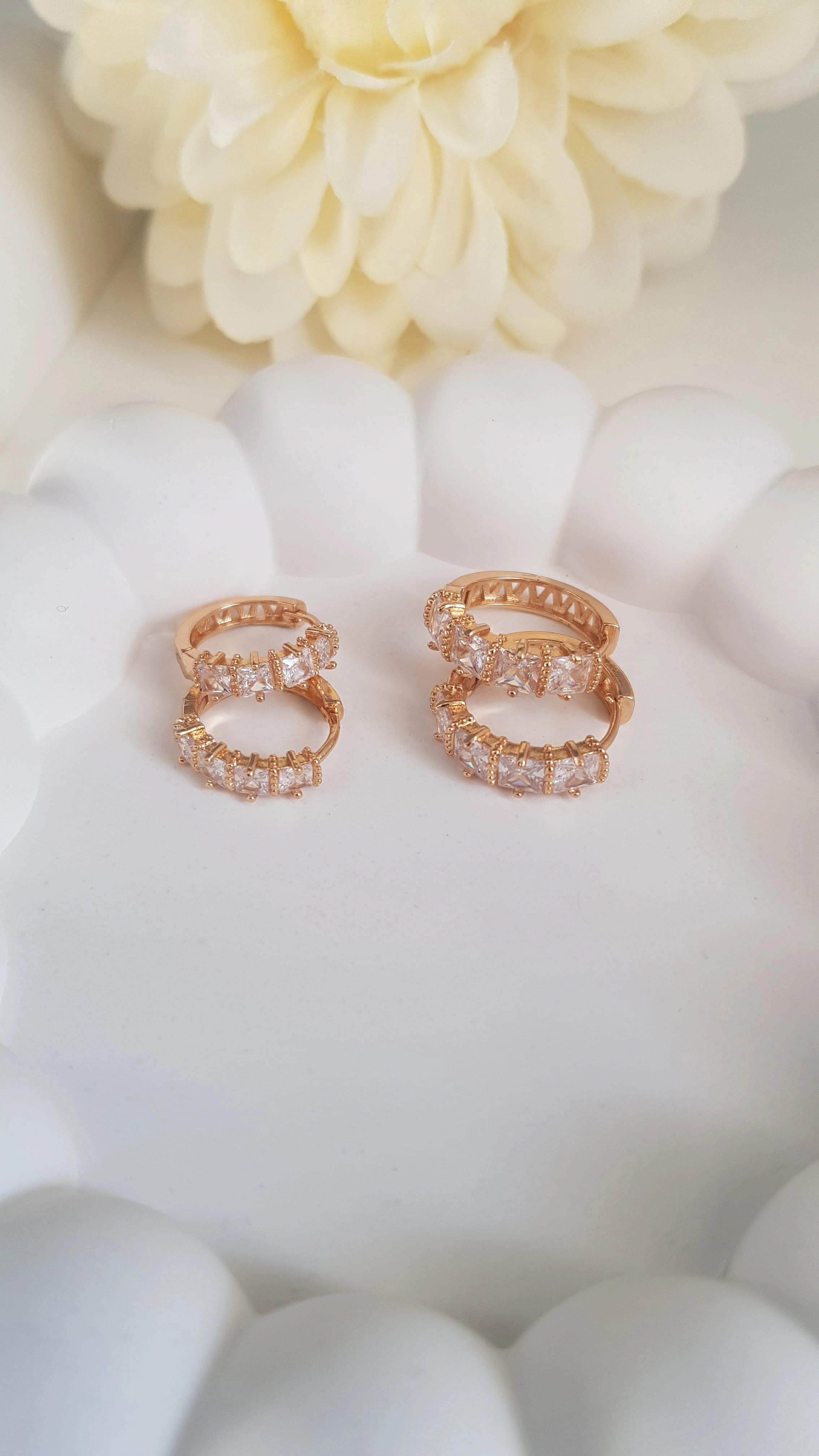 JOC Gold Küçük Taşlı Çelik Küpe