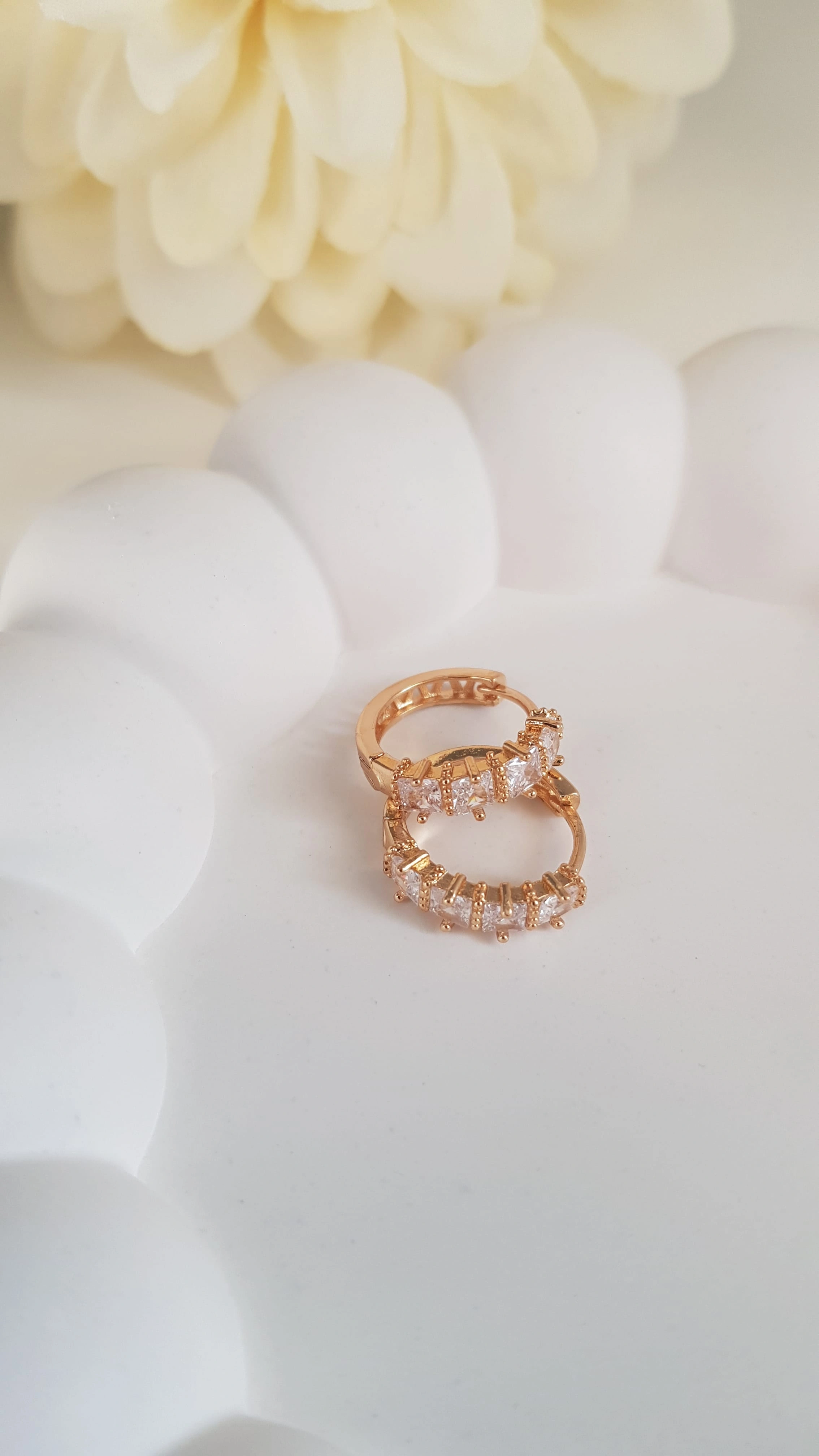 JOC Gold Küçük Taşlı Çelik Küpe