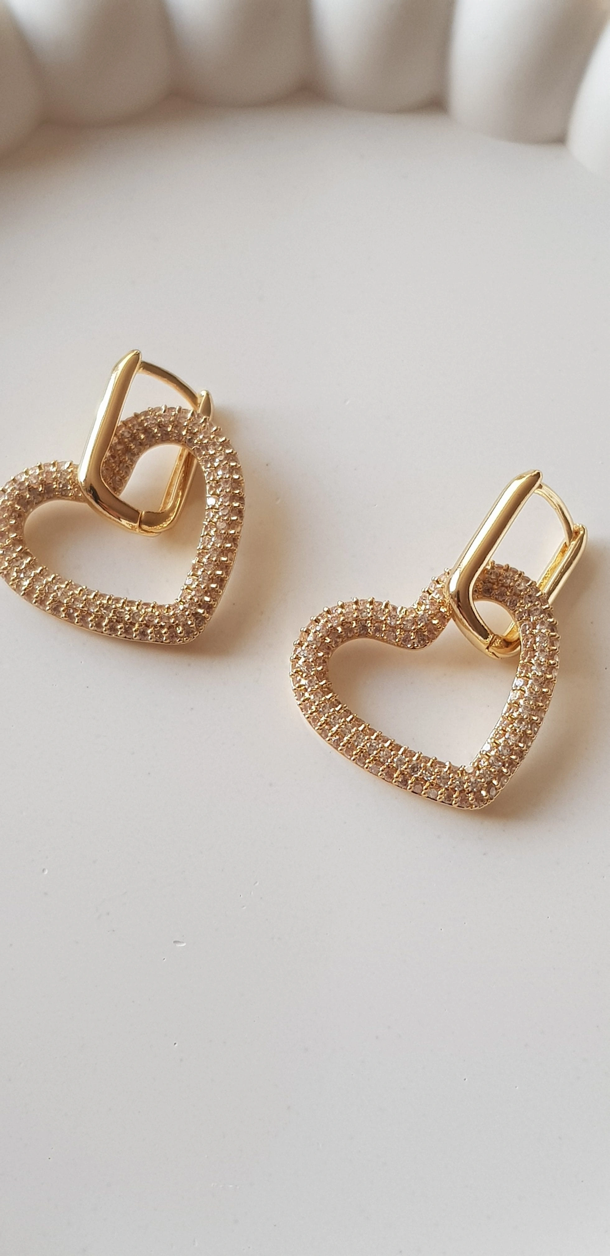 JOC Gold Taşlı İçten Geçme Kalp Küpe