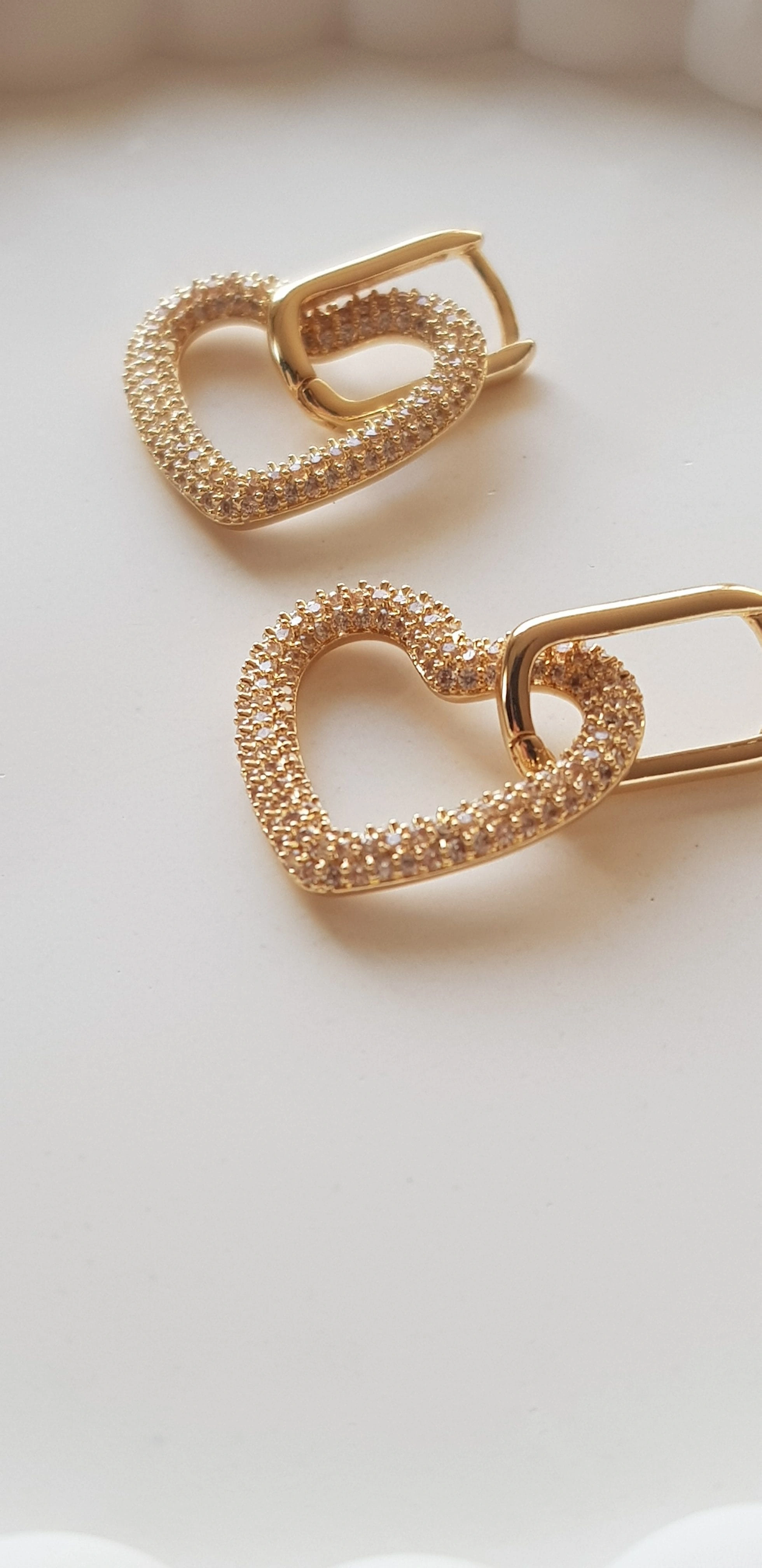 JOC Gold Taşlı İçten Geçme Kalp Küpe
