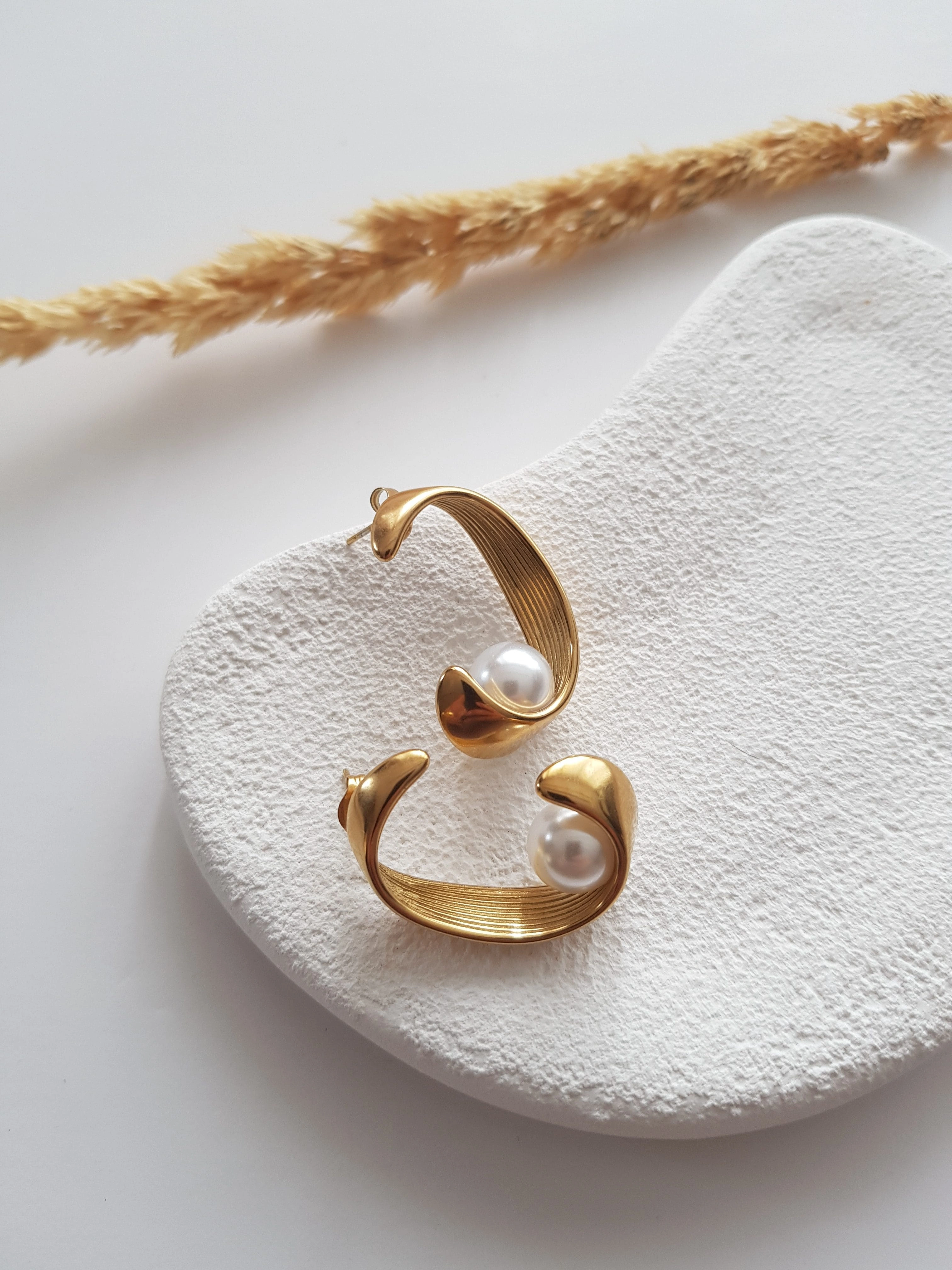 JOC Gold Asimetrik İnci Detay Küpe