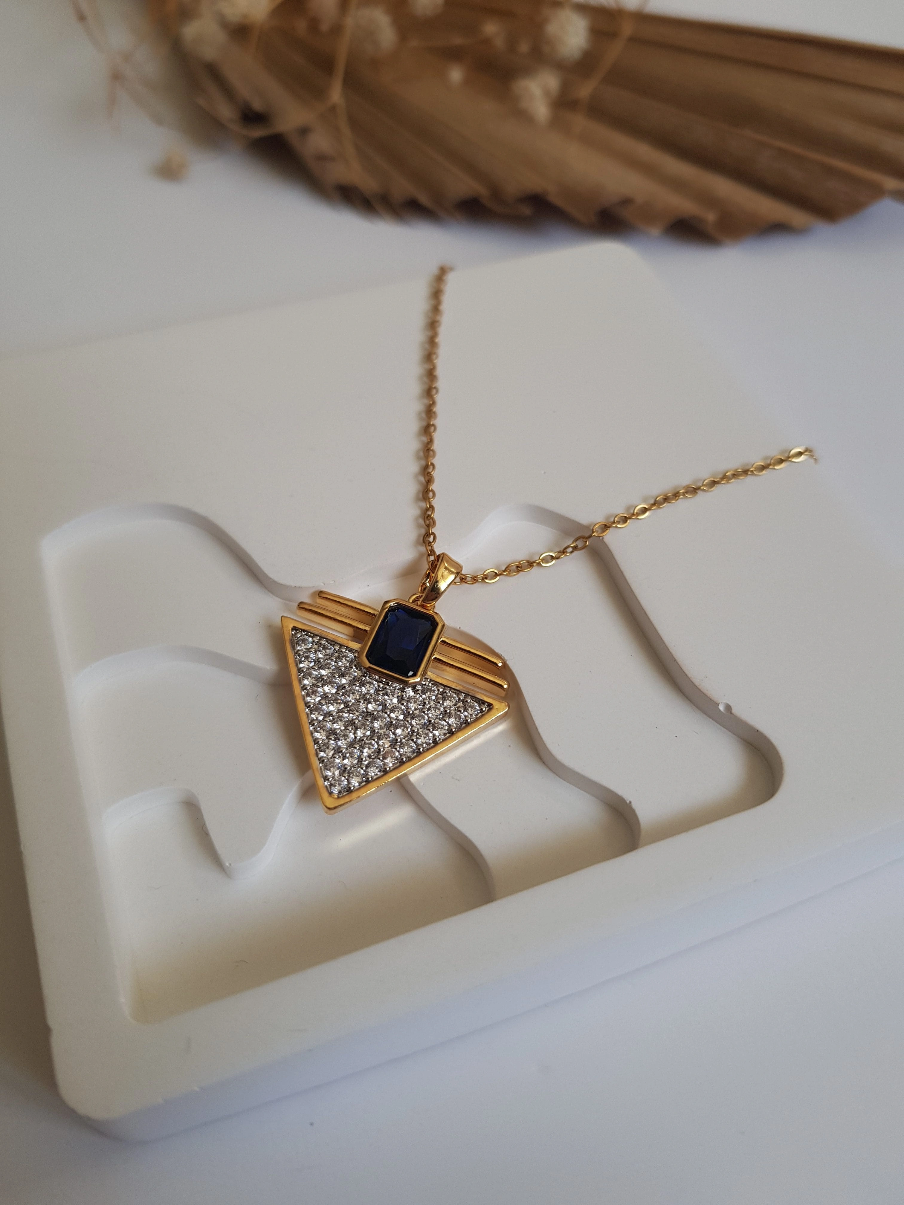 Gold Zirkon Mavi Taşlı Madalyon Kolye