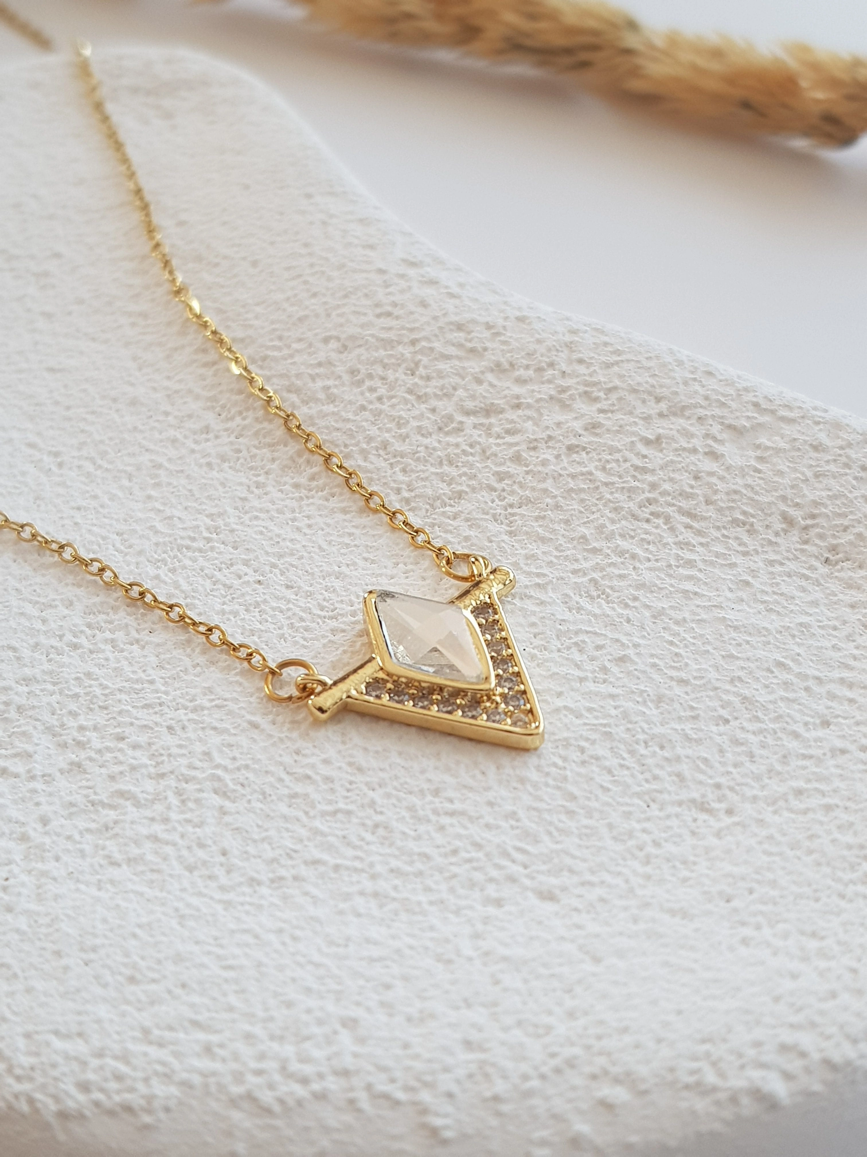 Gold Zirkon Üçgen Madalyon Kolye