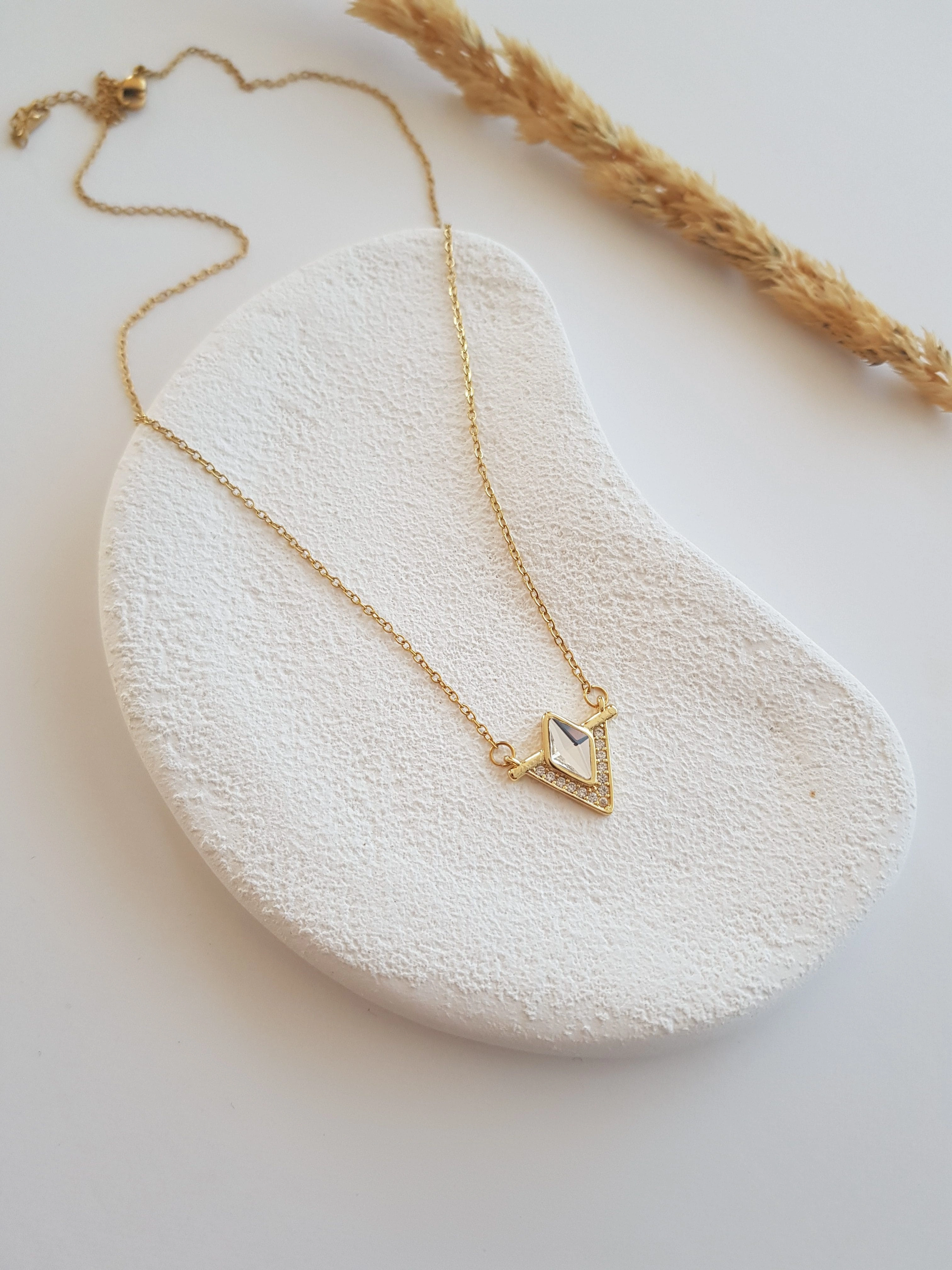 Gold Zirkon Üçgen Madalyon Kolye