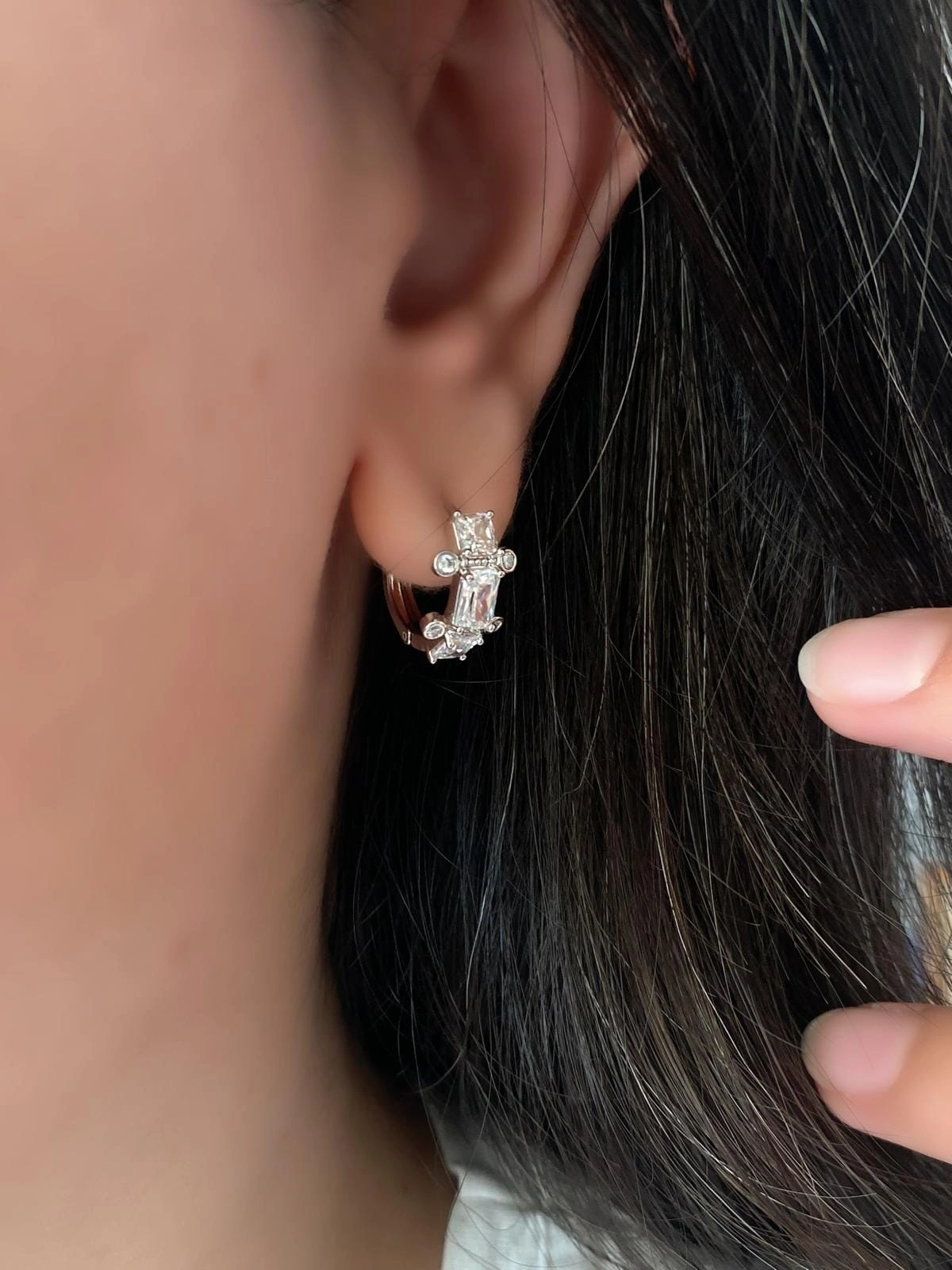 JOC Minimal Silver Taşlı Çelik Küpe