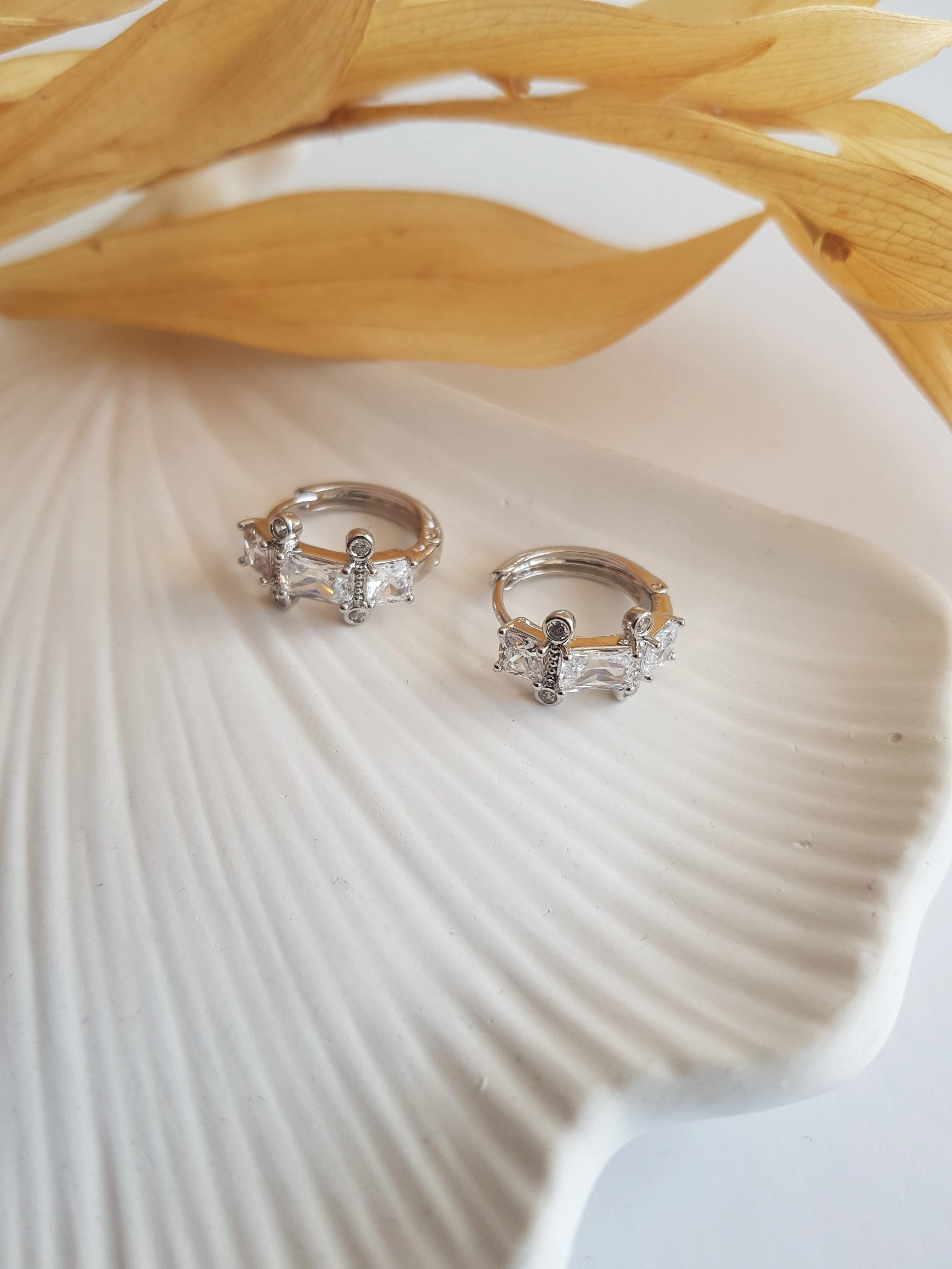 JOC Minimal Silver Taşlı Çelik Küpe